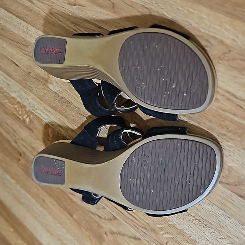 Vionic Adjustable Sandals 9 - Picture 9 of 12